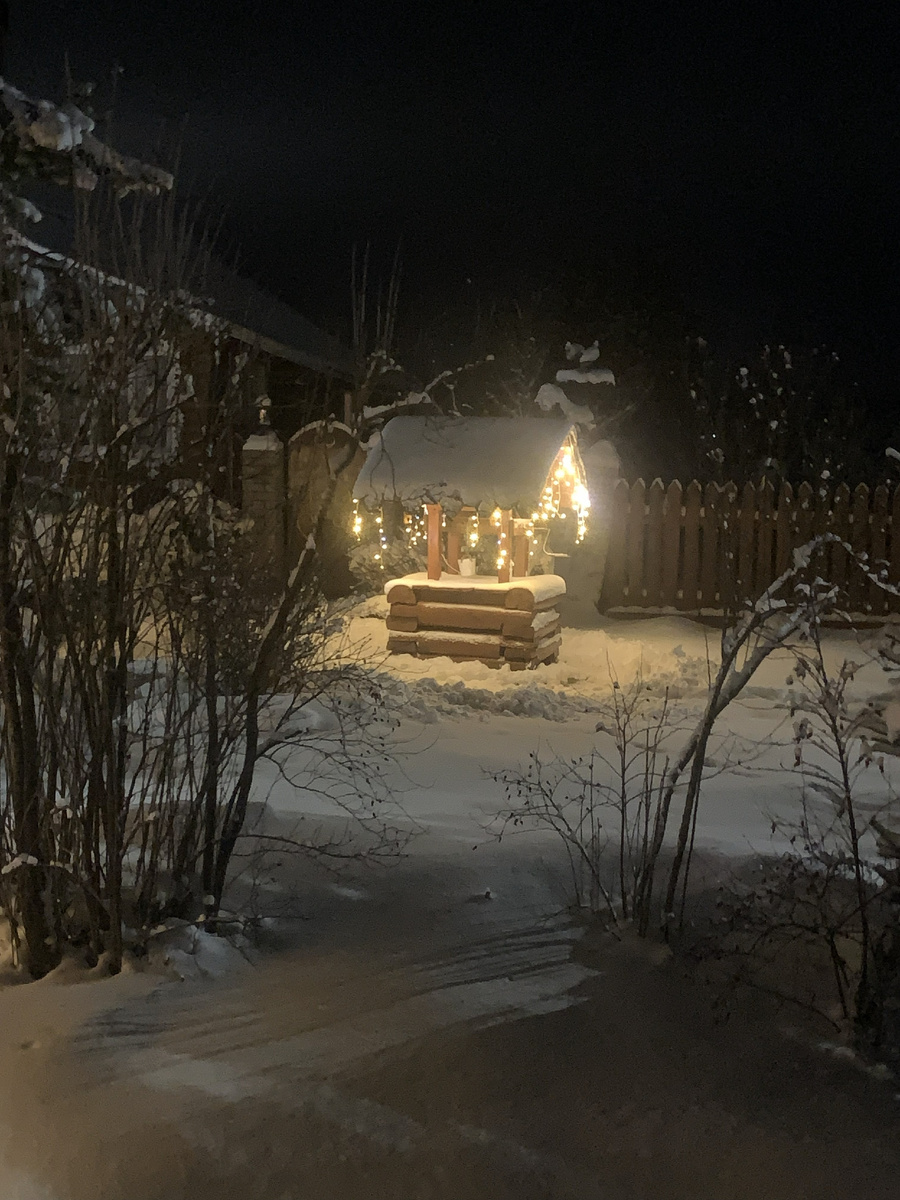 Колодец около "позитивного" дома