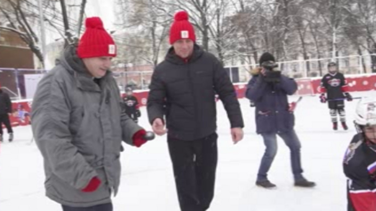    В Курске открыли бесплатный каток