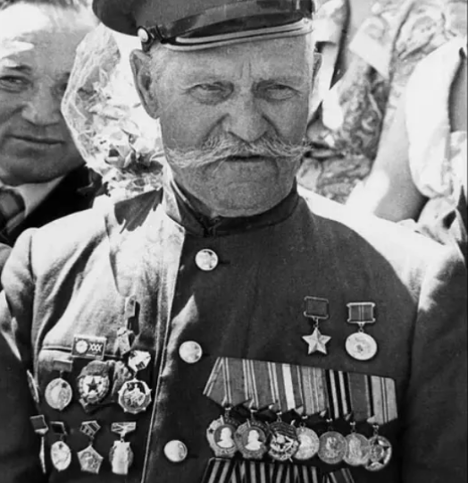 Кавалер Славы и четырёх Егориев!