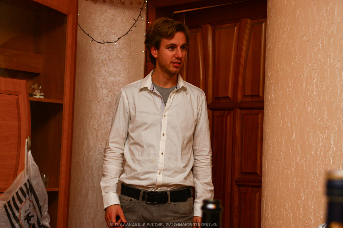 Привет! Меня зовут Махил, и я голландец в России. На этой фотографии я в России второй раз. И это - Новый год.