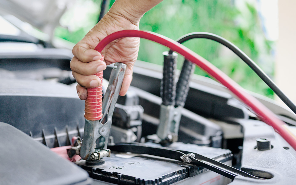    Время зарядки АКБ зависит от ее состояния и длительности эксплуатации.Shutterstock