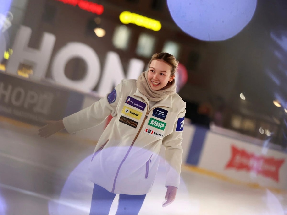     У Театра-Театра начал работу центральный каток