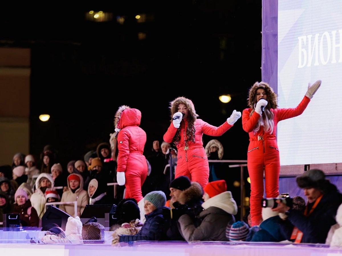    Не обошлось и без концертной программы