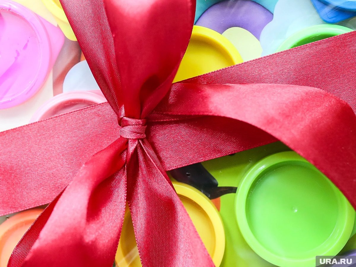     Подарки для сотрудников от «Сургутнефтегаза» содержат полезные в быту вещи