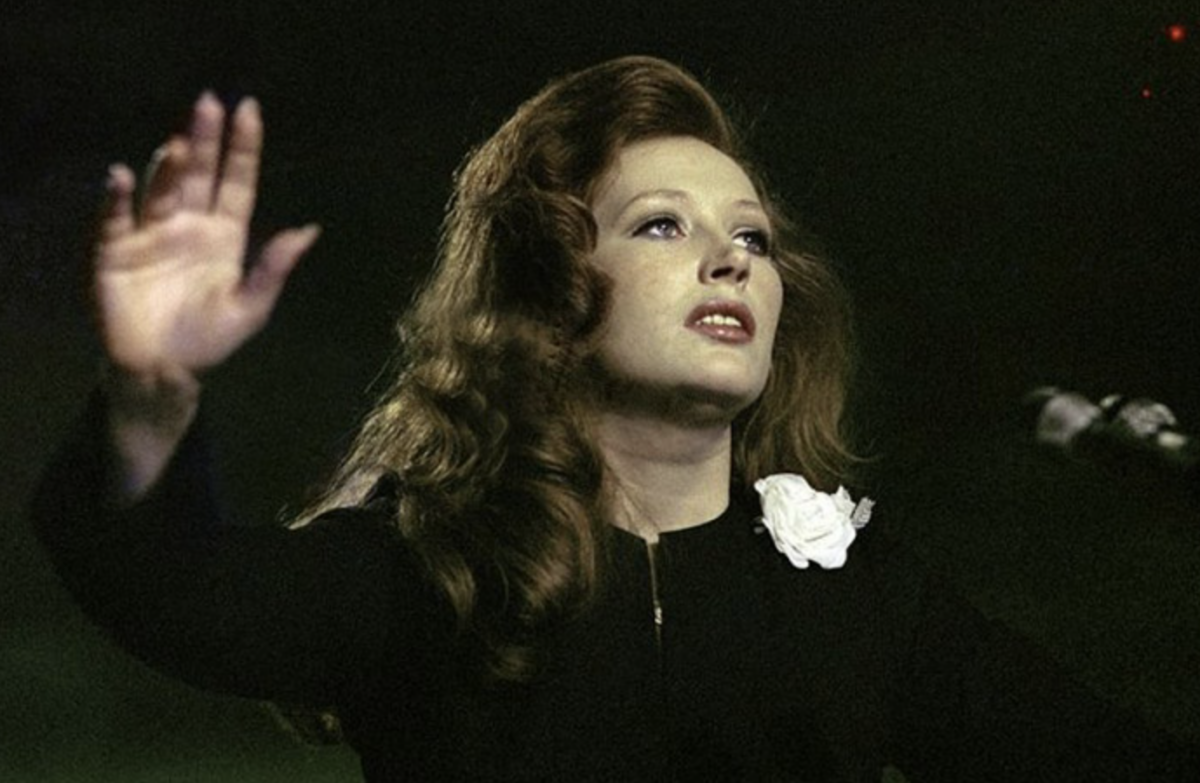 Алла Пугачева. Кадр из фильма «Женщина, которая поет»