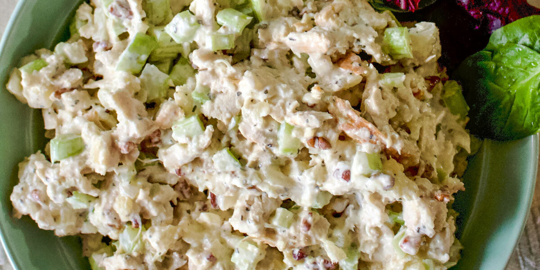 Салат с курицей и ананасами: классический, пошаговый рецепт с сыром, чесноком и грецкими орехами