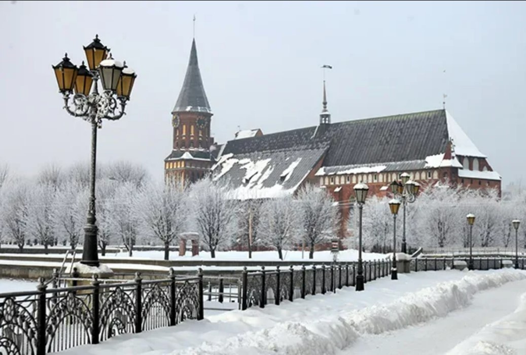 Калининград - сказочной красоты город. Вид на Кафедральный собор со стороны Рыбной деревни.