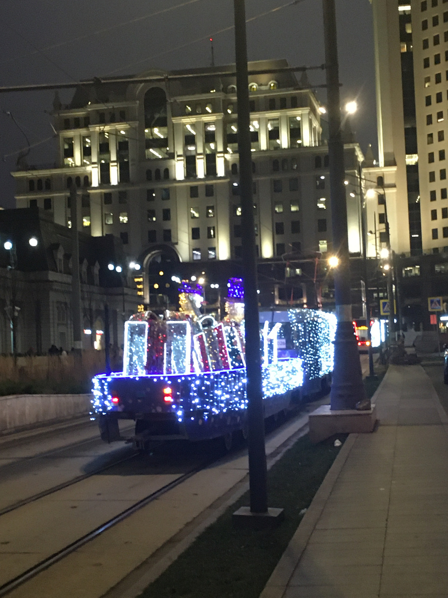 Новогодний трамвай на Павелецкой площади