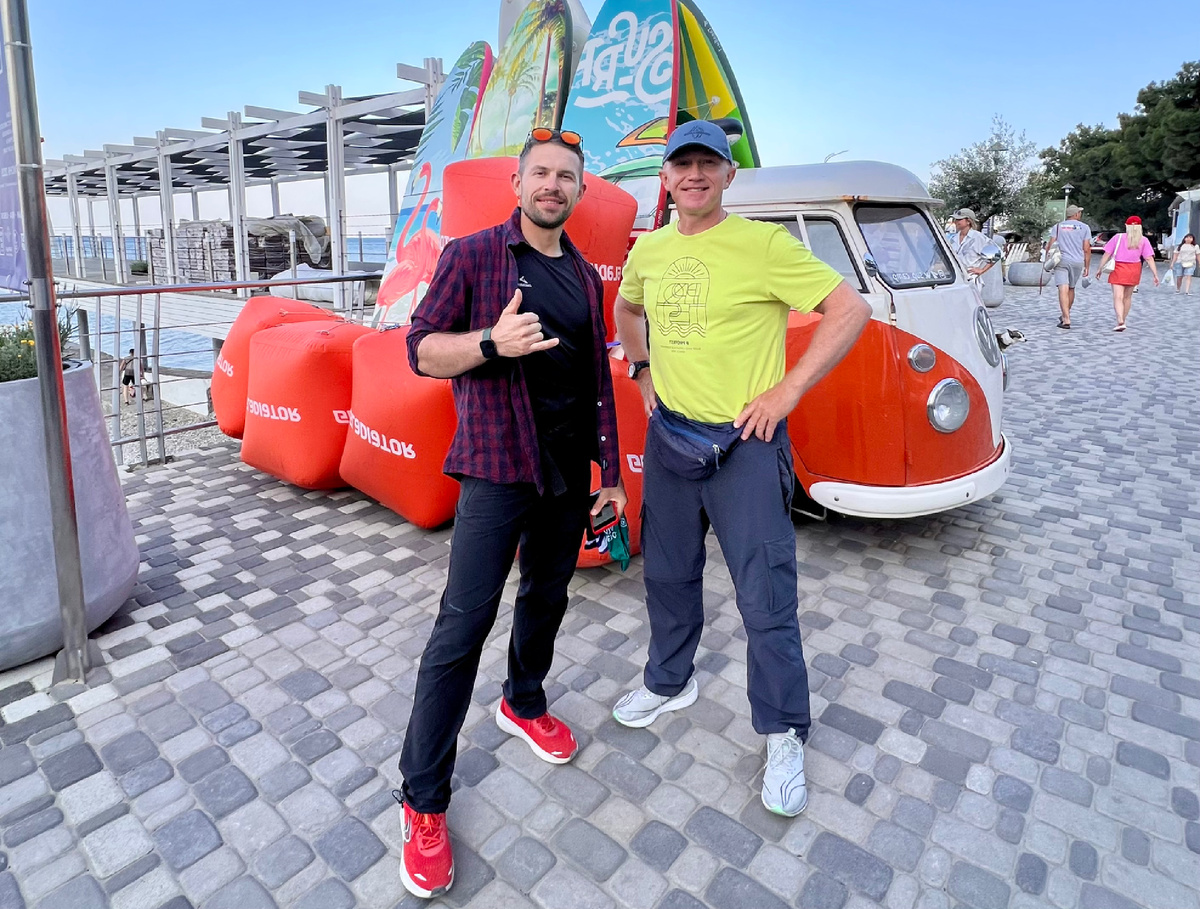 Стас Вулканов и Пётр, ваш непокорный слуга. Ялта, июнь 2025