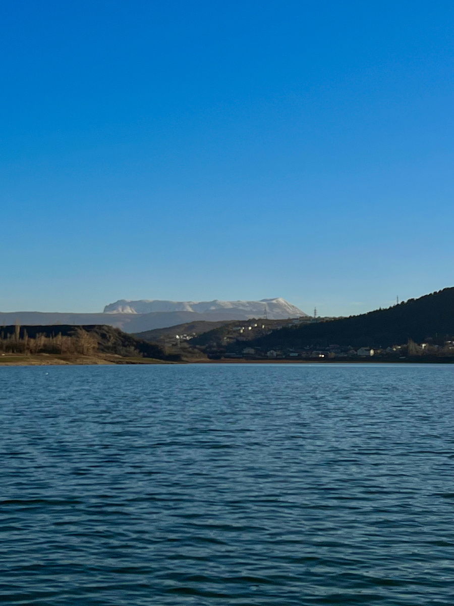 Вид на гору Чатыр-Даг. Крым, декабрь 2025.