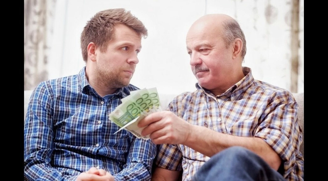 Когда пенсионер берет на себя чужие финансовые риски, он платит за это своим спокойствием. И иногда своим здоровьем.
