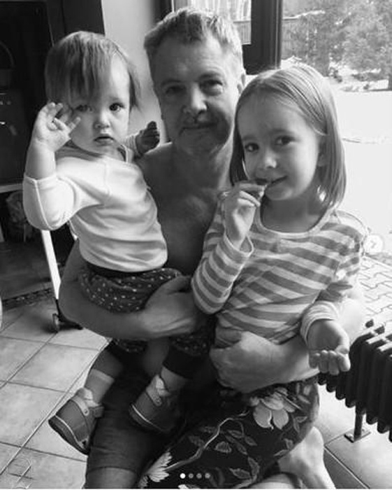 Юрий Мороз с дочерью Варварой и внучкой Анной.