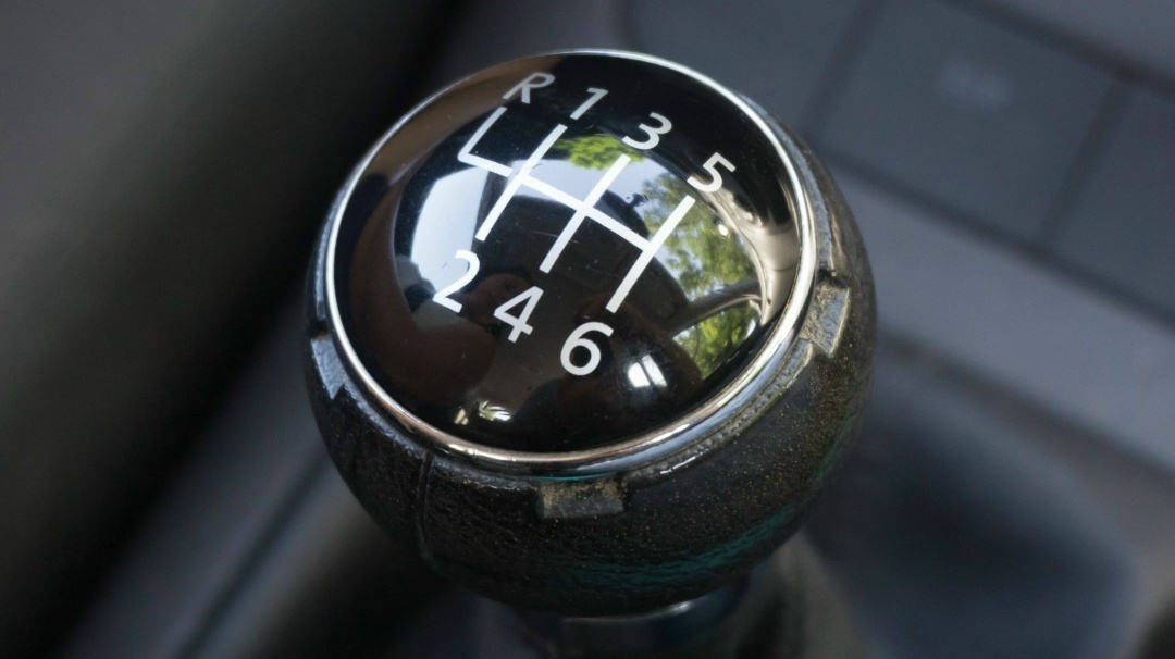 Верховный суд разъяснил, в каких случаях водитель не может управлять автомобилем на «механике»