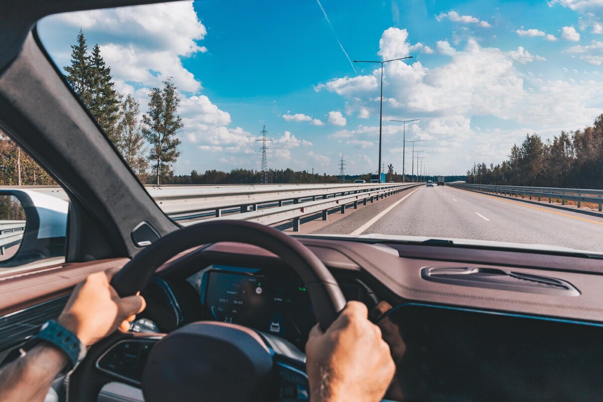 Музыка влияет на вождение сильнее, чем думают водители, фото:nblx via Shutterstock