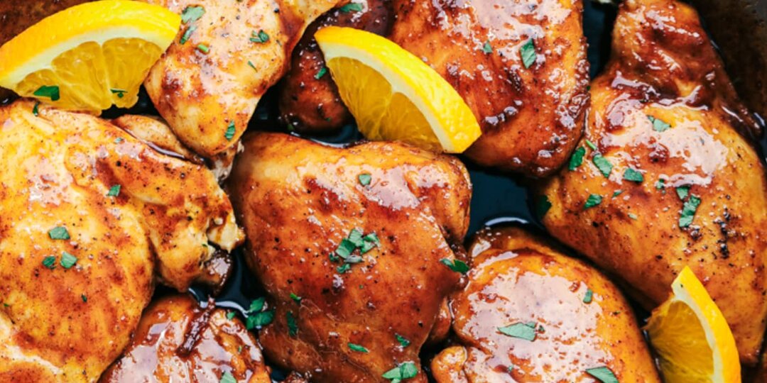 Куриные бедра с апельсином и розмарином: ароматное горячее к новогоднему ужину