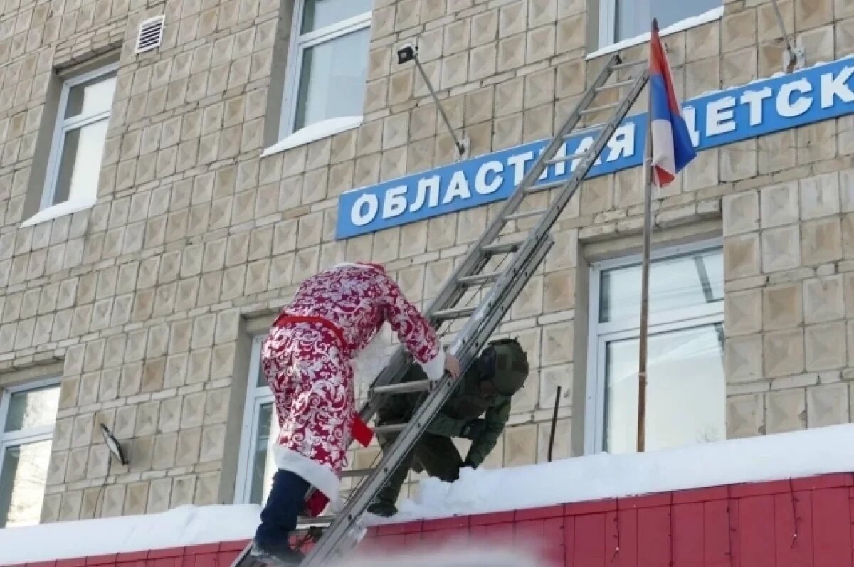    Спецназ Росгвардии устроил новогоднее чудо для детей в больнице Томска