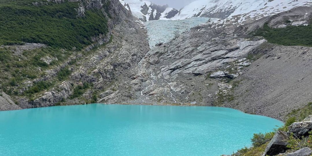 От смотровой площадки у озера тропа начала забирать круто вверх