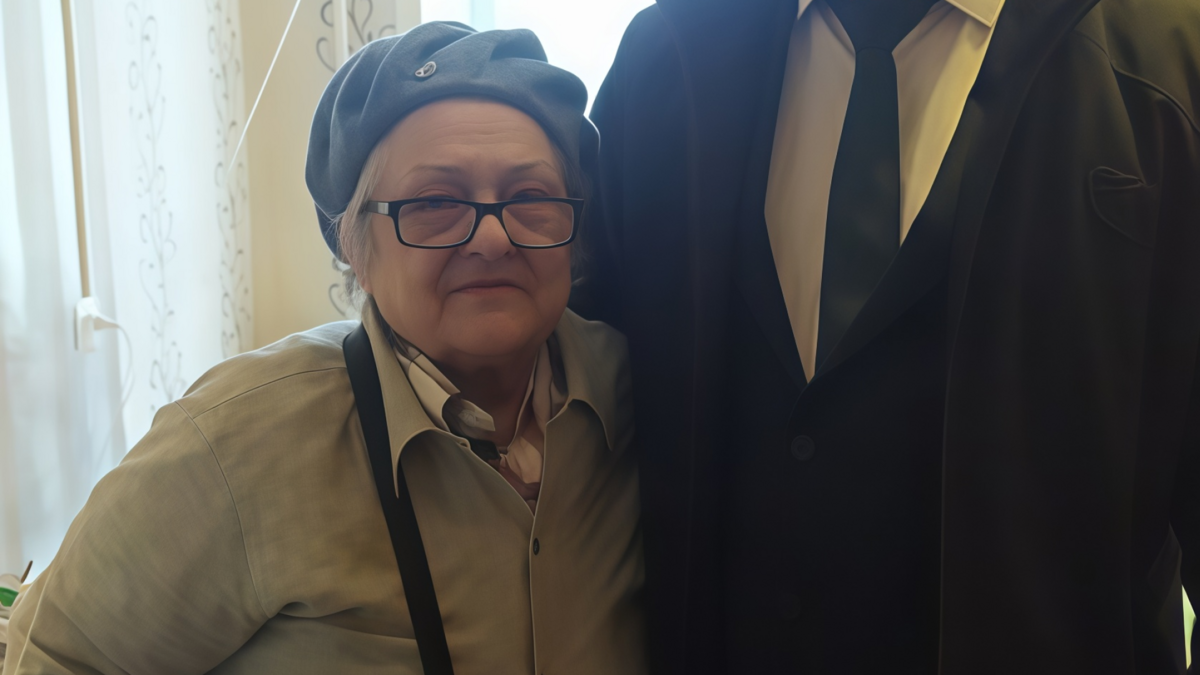    «Оградку на могилу сына – больше ничего»: новогоднее желание пожилой пианистки потрясло волонтёров