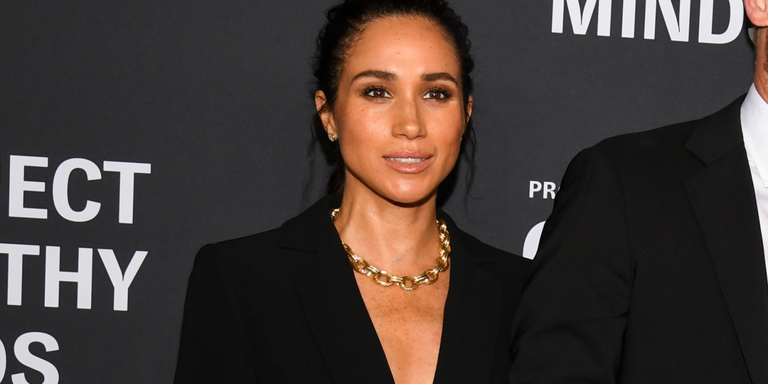 Чем детей подмывает, то и на рауты носит: почему Меган везде в одних украшениях. Невоспитанность, пренебрежение или попрошайничество?