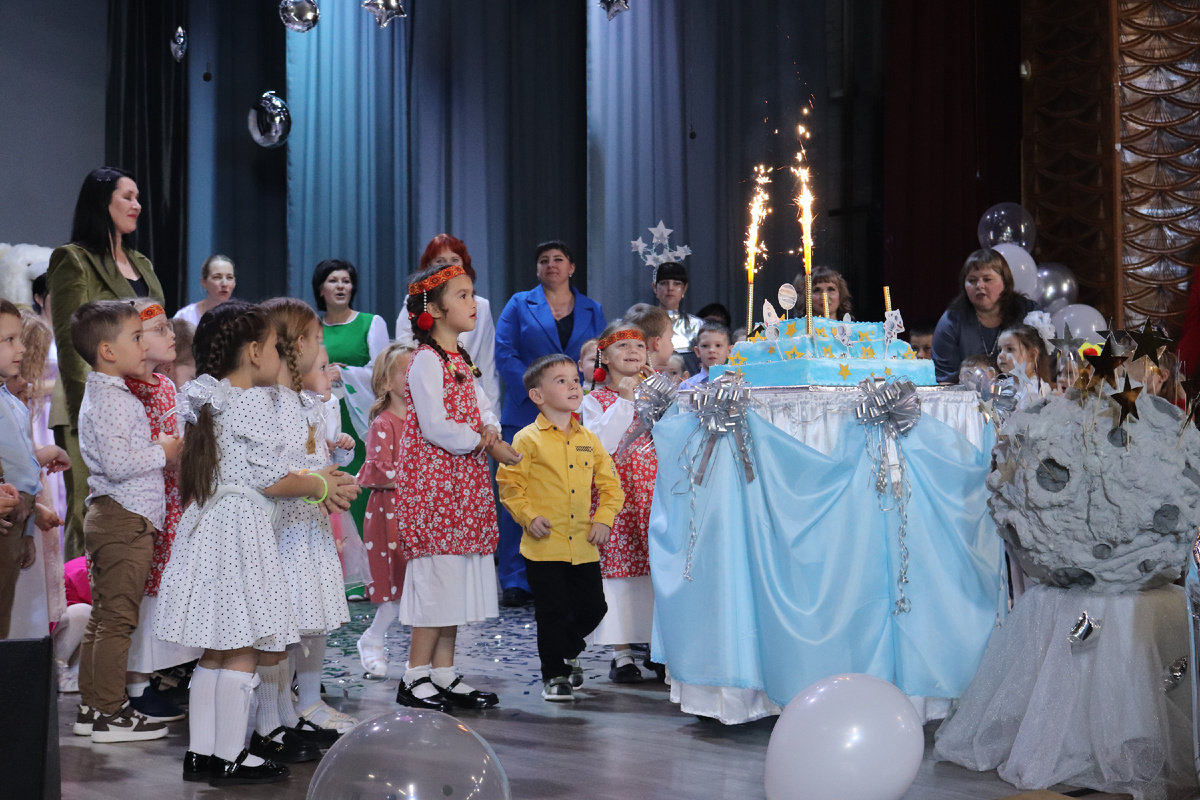 Ярким моментом торжества стал юбилейный торт!