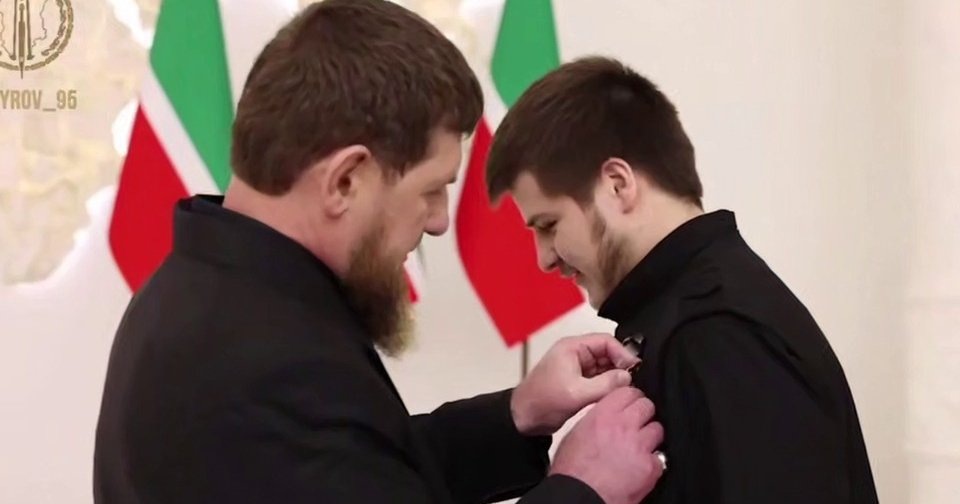 Адаму Кадырову вручили медаль памяти первого президента Чечни

Награда вручена «за значительный вклад в обеспечение безопасности, стабильности и процветания Родины», отметил республиканский министр Дудаев.