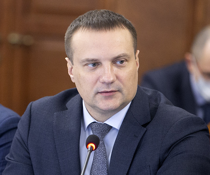   В сентябре 2025-го после окончания суда официально ушел в отставку Денис Архипов, который руководил министерством ЖКХ и энергетики Новосибирской области с 2018 года. Фото Михаила Перикова из архива «Континента Сибирь»