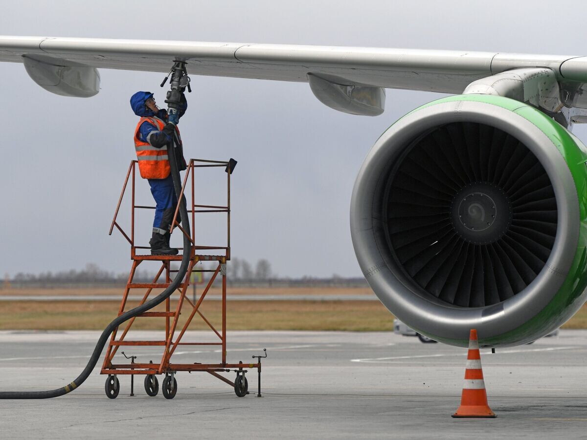    Заправка топливом самолета Boeing 737 MAX 8 авиакомпании S7© РИА Новости . Александр Кряжев