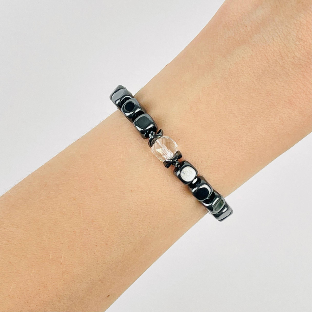 Браслет из гематита и горного хрусталя Samotsvet.ru