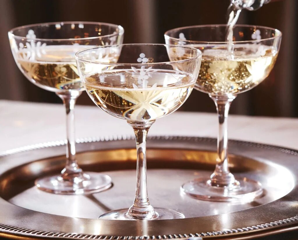 Те самые бокалы Шале для шампанского, по легенде сделанные по форме груди мадам де Помпадур