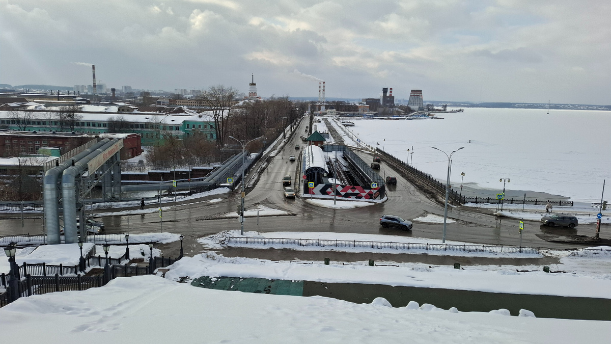 Вид на проспект Андрея Дерябина, старейшую улицу Ижевска,  названную в честь основателя Ижевского оружейного завода (ныне концерн «Калашников»)