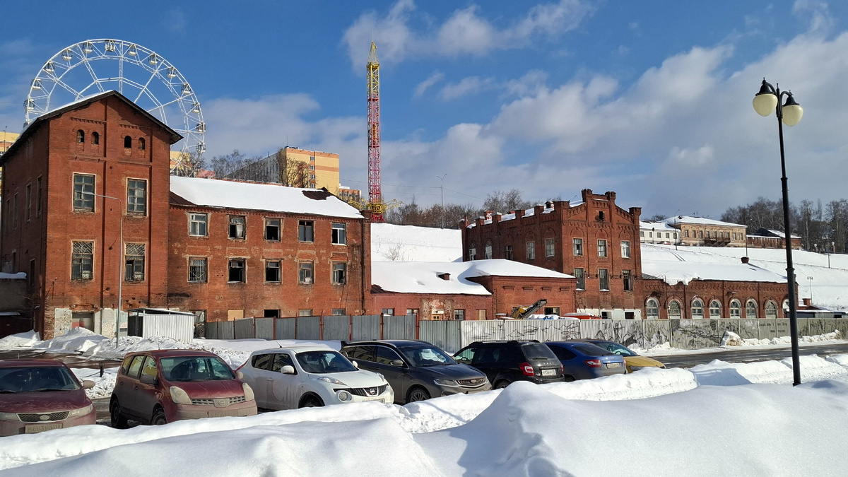 Милиционная улица, 3А (вид с набережной). В этом здании до революции размещался пивомёдоваренный завод купца 1-й гильдии Ивана Ивановича Бодалёва