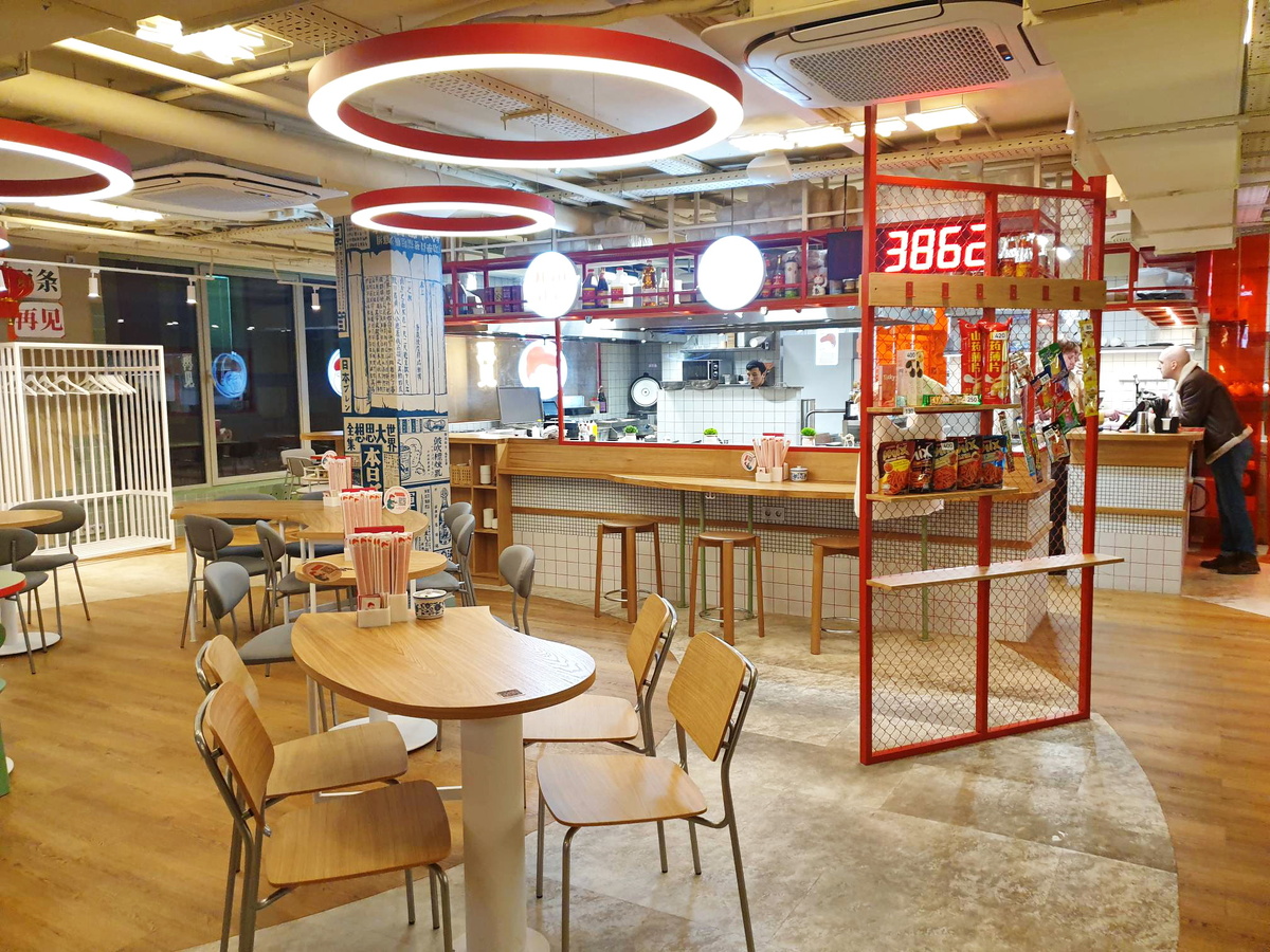 Общий вид зала кафе "Лан Ма"