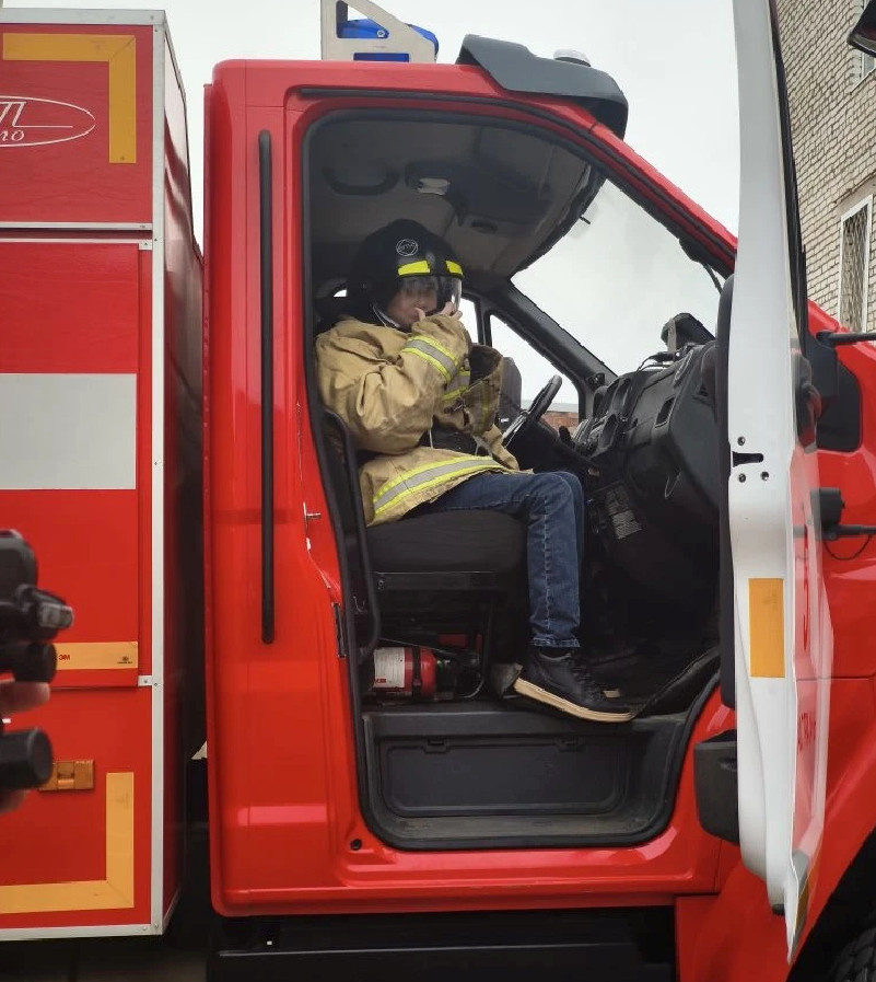 «Елка желаний» - желание юного астраханца исполнили министр регбеза Астраханской области и  спасатели