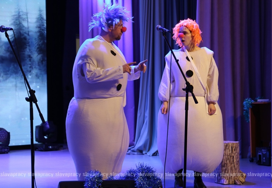     Фотофакт! Главная елка района зажгла огни для лучших школьников Копыльщины