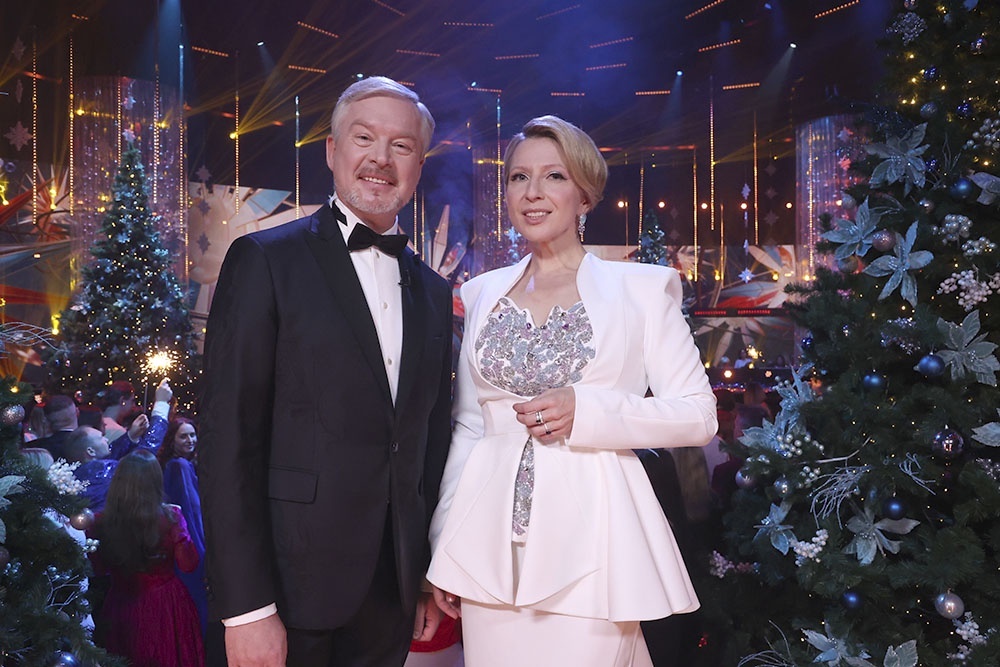    "Новогодняя ночь-2026 на Первом" выстраивается как единый концертно‑фильмовый марафон, который подводит зрителя к бою курантов / Фото: Фотограф Юрий Феклистов/Пресс-служба Первого канала