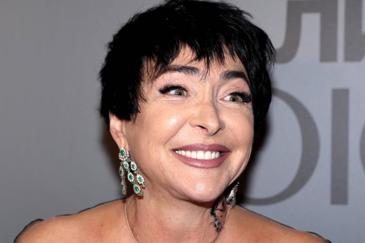     «Его не выпустили из-за моих косяков»: Лолита выкупила у НТВ свой отмененный после «голой вечеринки» юбилейный концерт