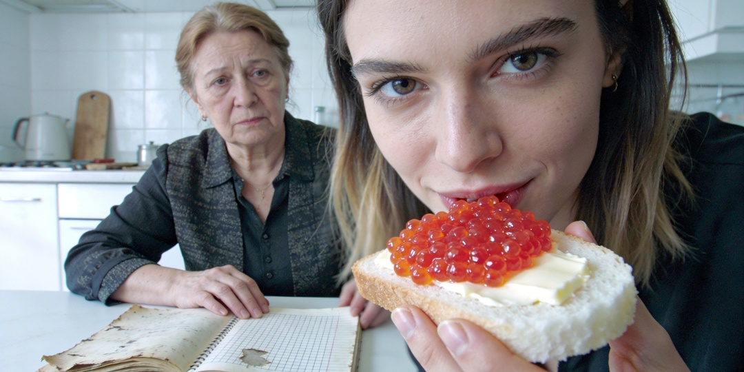 «Вы не умеете жить»: заявила невестка, доедая мою икру. Пришлось показать, чего стоило их сытое детство