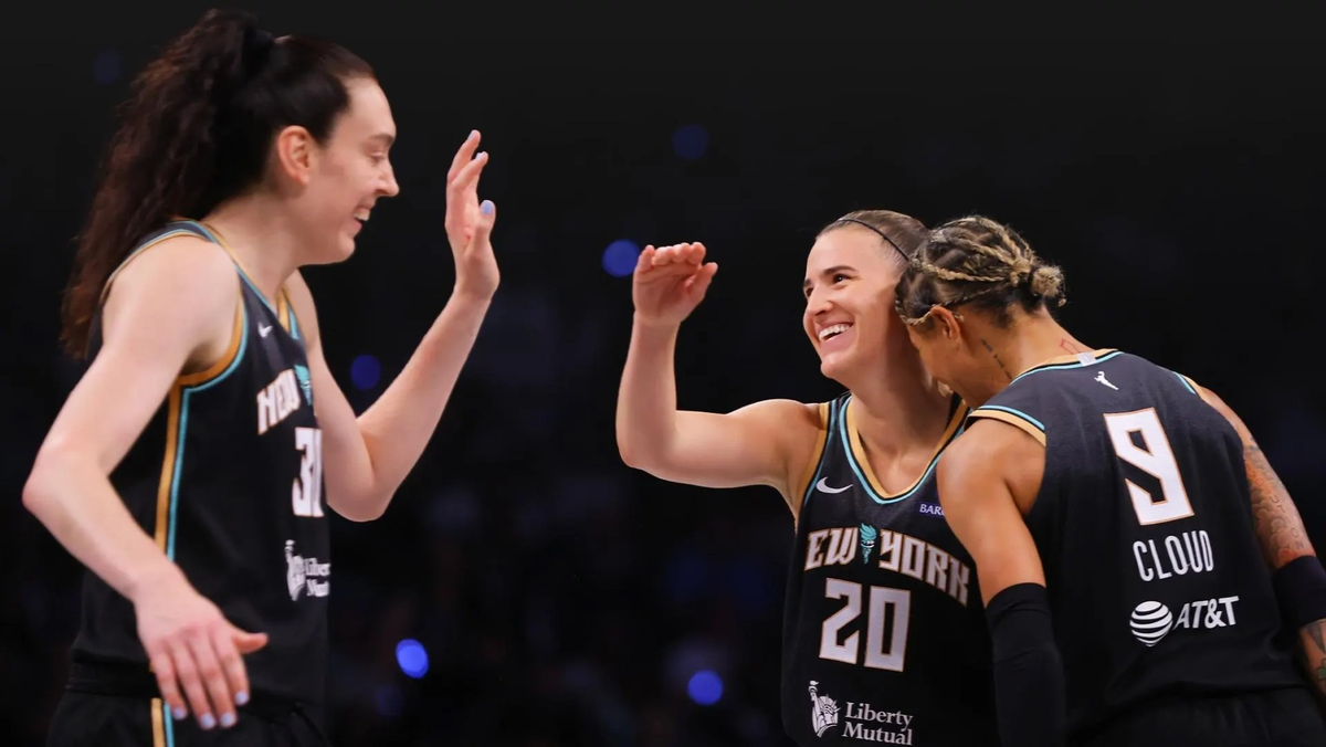 Клуб New York Liberty оценивается примерно в $400 млн, что делает его самым дорогим в WNBA и среди всех женских спортивных лиг (Фото Mike Stobe / Getty Images)