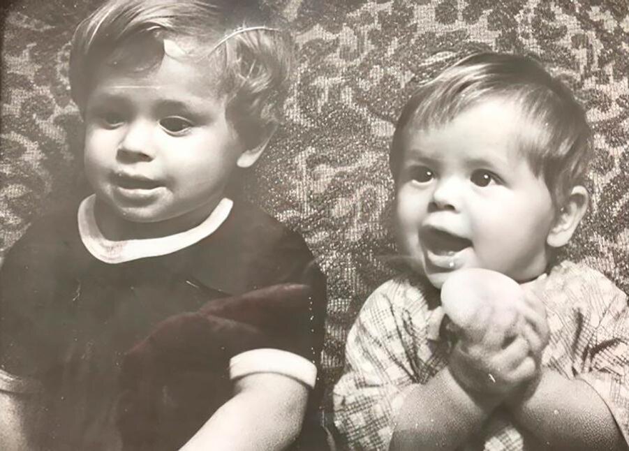 Виталий гогунский слева