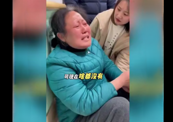 В Китае родители пересылают детям ИИ-видео с плачущими бездетными женщинами