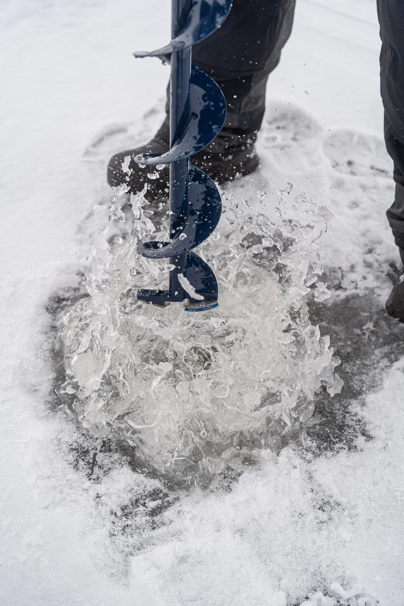 Шнек в сборе-1шт; ножи установлены на шнек-1комплект; винт-барашек М6 установлен на шнек-1шт; футляр защитный для ножей-1шт