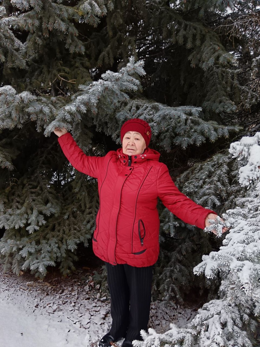 Украинка Татьяна Матвеевна Гущина помнит, что в детстве, проведённом на Западной Украине, помимо сладостей, главным подарком к Рождеству для неё было новое платьишко от родителей.