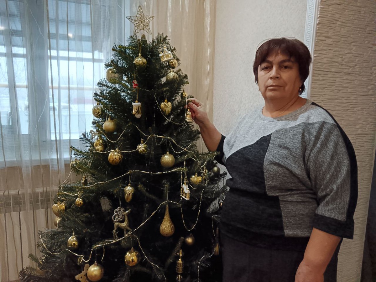 Армянка Айкануш Абовян в своём детстве про Рождество из-за бабушки— коммунистки не знала ничего. И, лишь приехав с мужем в Среднюю Матрёнку, увидела, как Рождество Христово празднуют в сельской глубинке. Отмечает её семья Светлый праздник 7 января вместе со среднематрёнцами , а не 6 числа, как принято в Армянской церкви.