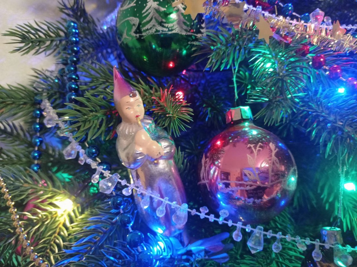 Клоун с дудочкой.