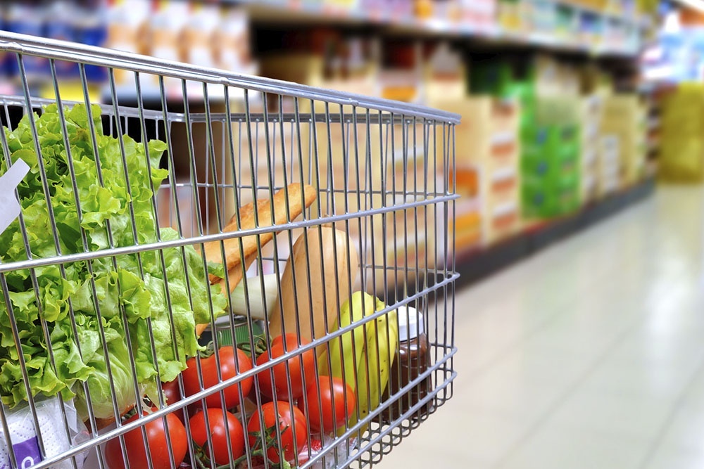    Некоторые продукты лучше покупать именно в день празднования Нового года. / Фото: iStock