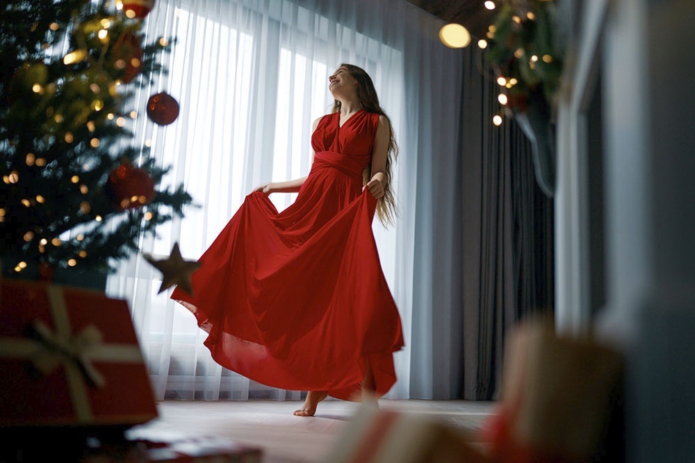    Созданию новогоднего настроения особенно способствует музыкальное сопровождение. / Фото: iStock