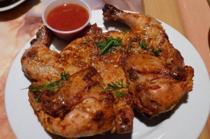 Цыплёнок табака в духовке: корочка без пресса и суеты