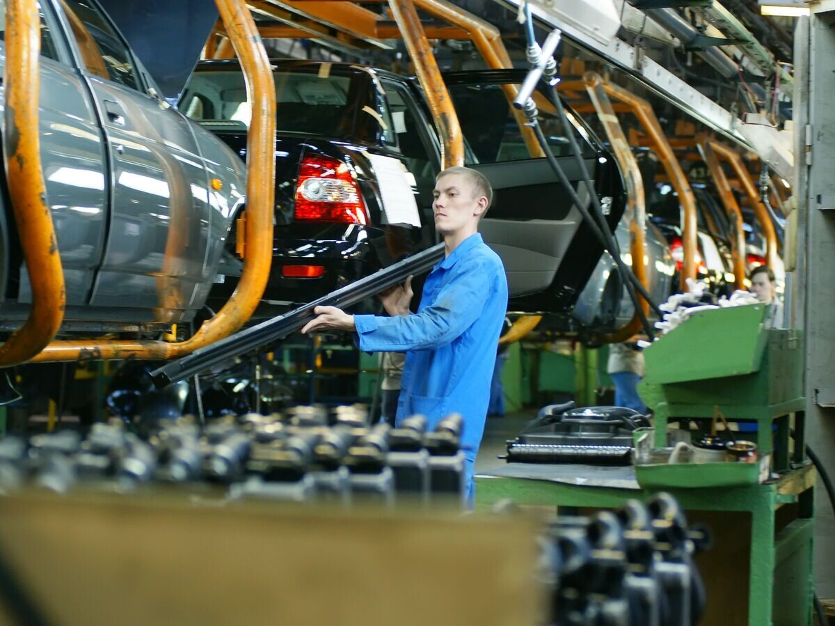    "АвтоВАЗ"© РИА Новости . Юрий Стрелец