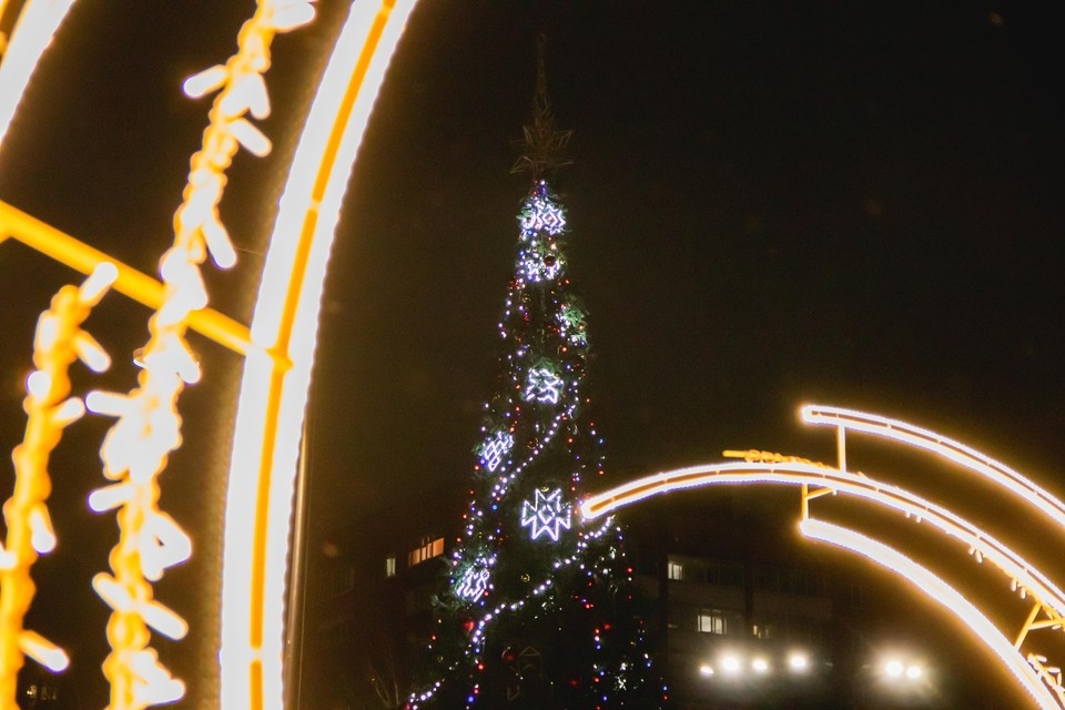    Центральную площадь украсили к Новому году в Ижевске Данил Иванов