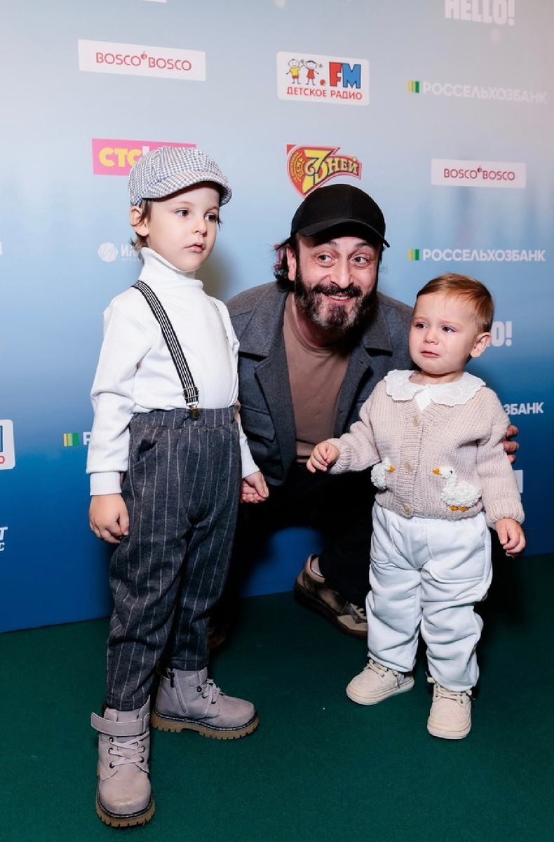    Илья Авербух со своими детьми Лией и Лёвой. Фото: Пресс-служба Ильи Авербуха